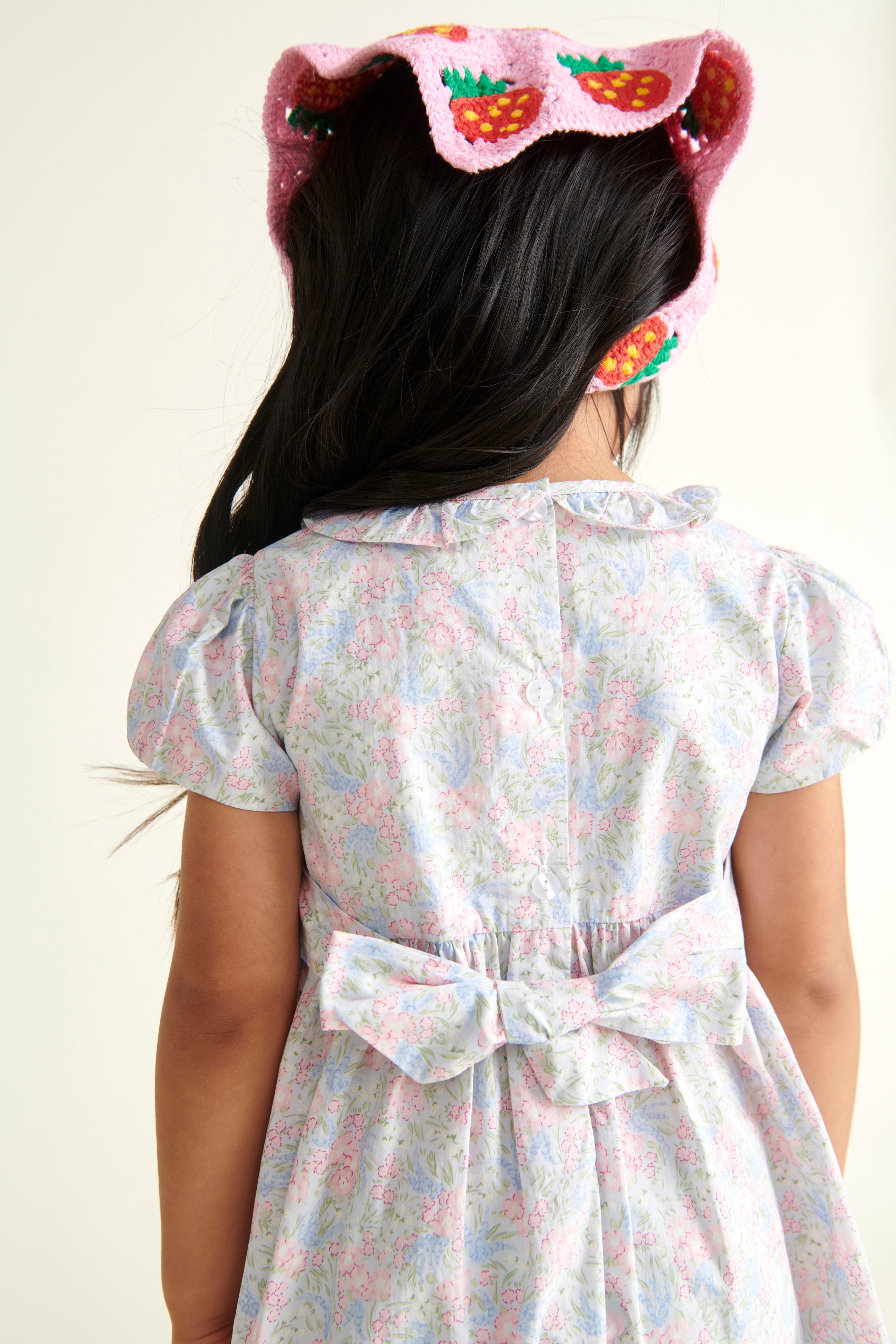 back of dress, bow and frill collar